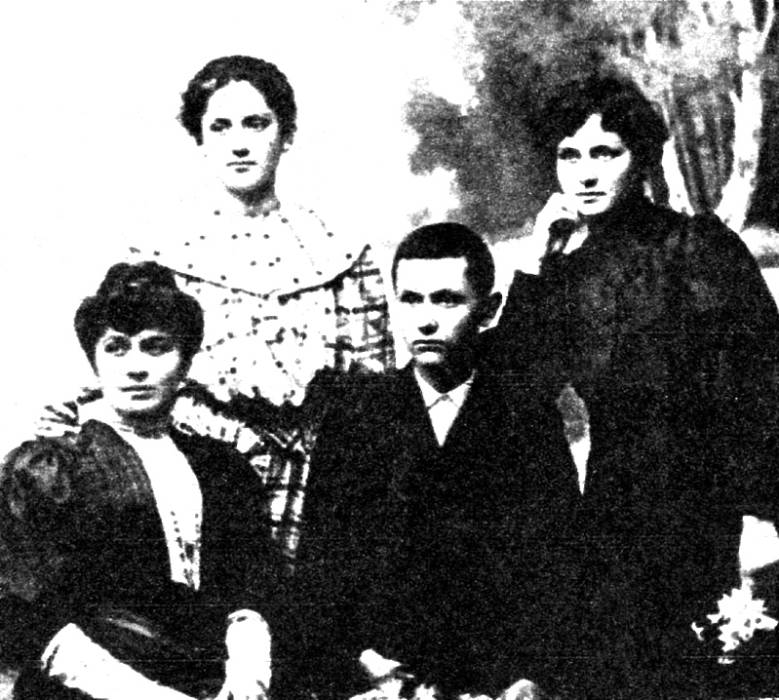 стеван_јаковљевић_са_сестрама.jpg стеван_јаковљевић_са_сестрама.jpg