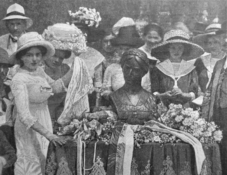 откривање_бисте_милице_стојадиновић_српкиње_1912.jpg откривање_бисте_милице_стојадиновић_српкиње_1912.jpg