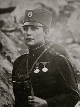 милунка_савић_ордени.jpg